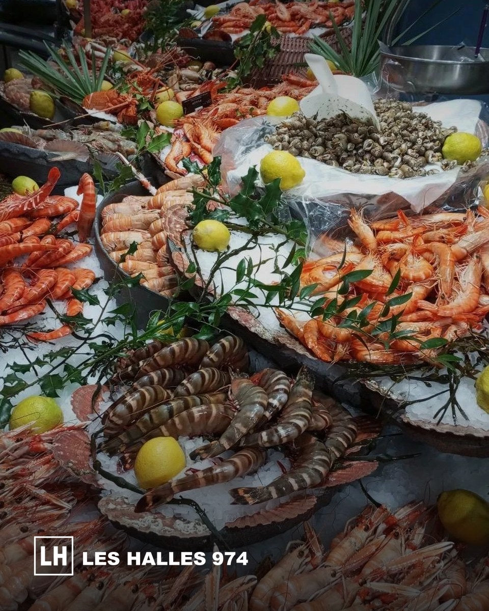 Étal de crevettes, gambas et langoustines sur glace