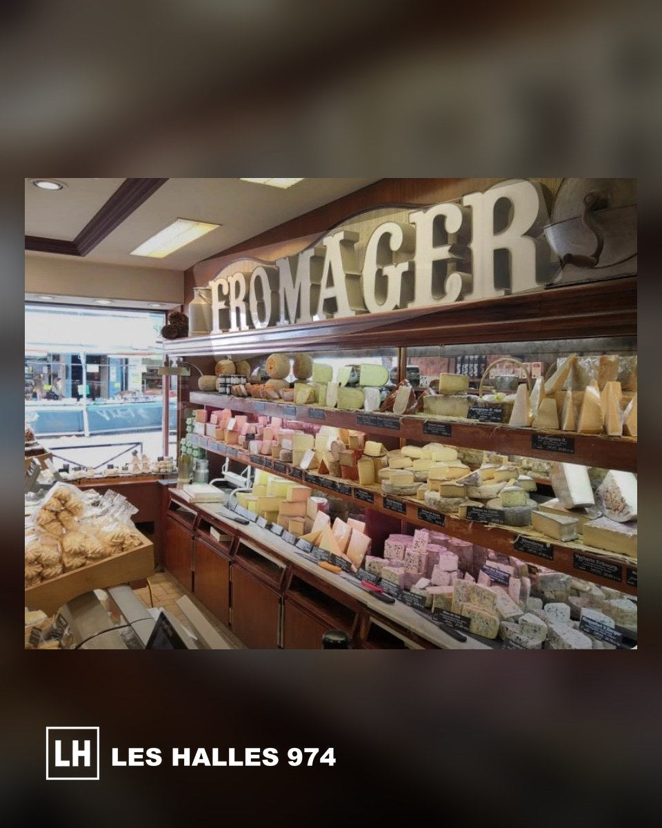 Fromagerie : meules et fromages à la coupe
